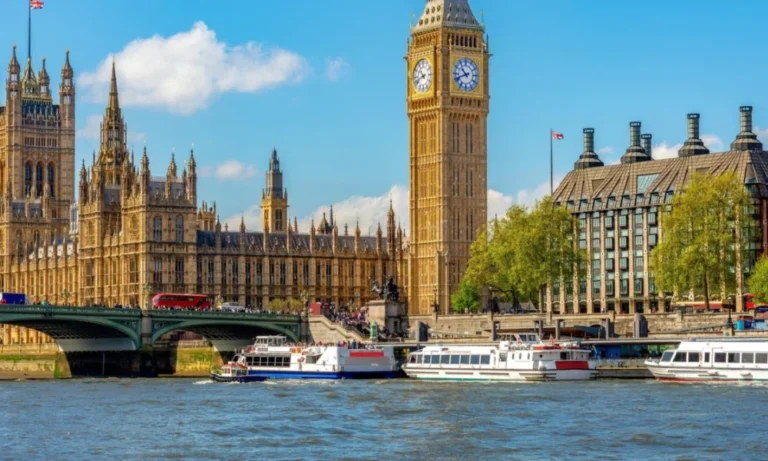 Big Ben, Parliament, boats on Thames