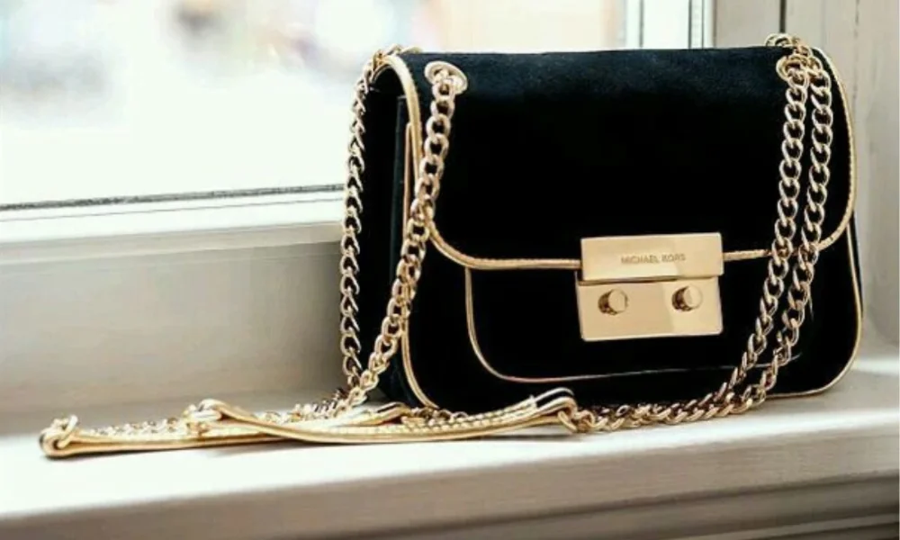 Black Michael Kors handbag with gold chain