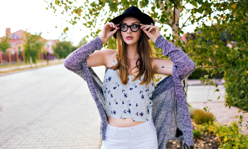 woman-in-hat-and-glasses-street-background