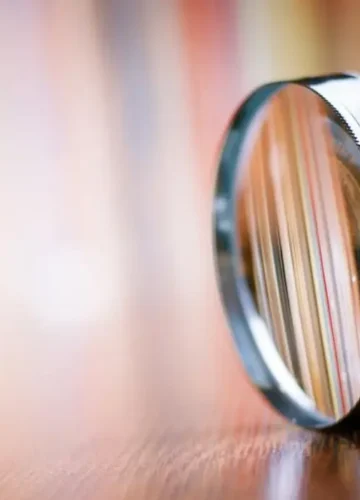 What Is a Magnifying Glass