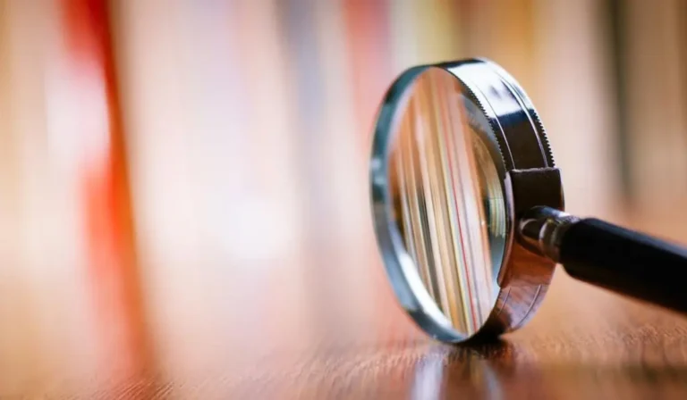 What Is a Magnifying Glass