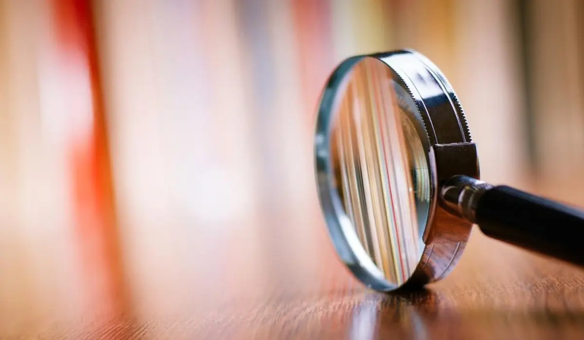 What Is a Magnifying Glass