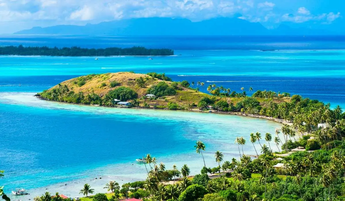 Bora Bora: Polynesian Bliss and Dramatic Peaks
