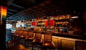 How to Find the Best Bars Near Me for Drinks, Food & Live Entertainment