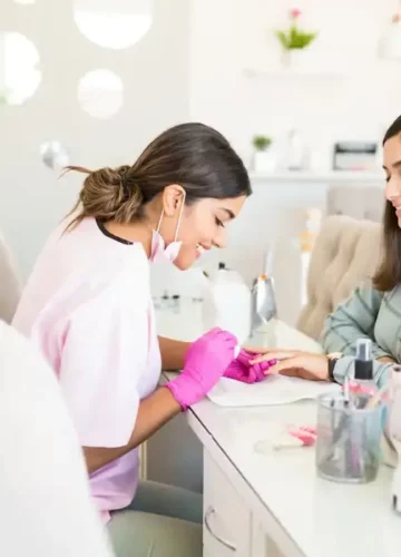How to Choose the Best Nail Salon Near Me Before Booking