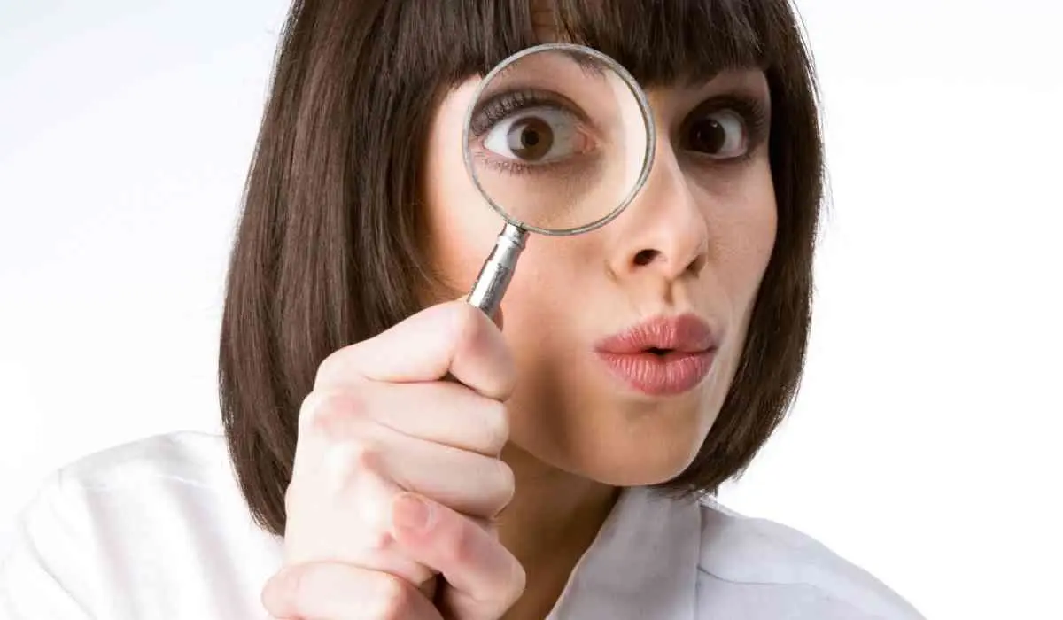 How to Choose the Right Magnifying Glass