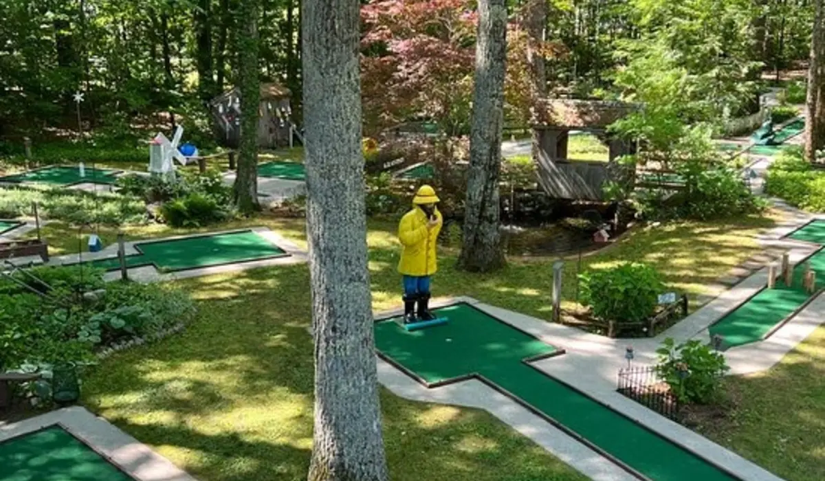 Why Mini Golf Is the Ultimate Family Activity