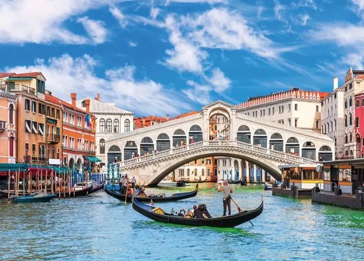 Seeing the Canals From the Water