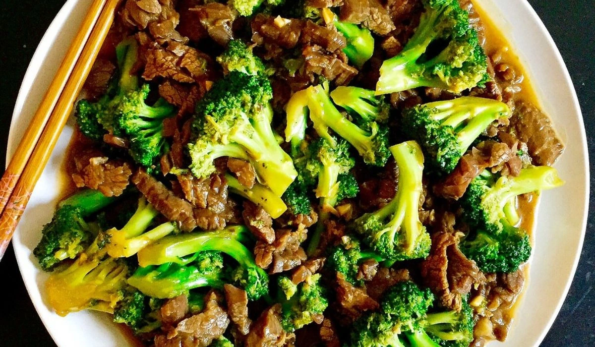 Lighter Picks: Broccoli Beef and Mushroom Chicken
