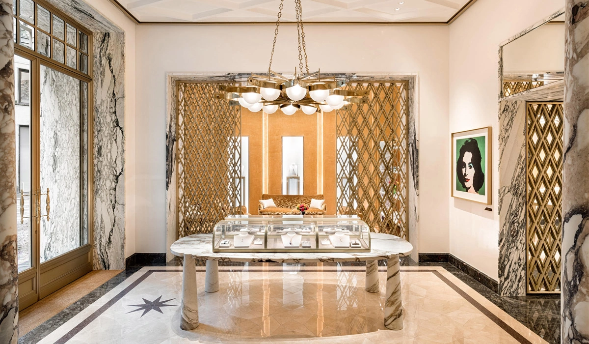 Madame Pauline: For the Collector Mindset