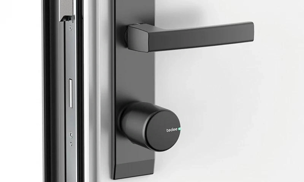 Minimalist smart lock with discreet modern door hardware.